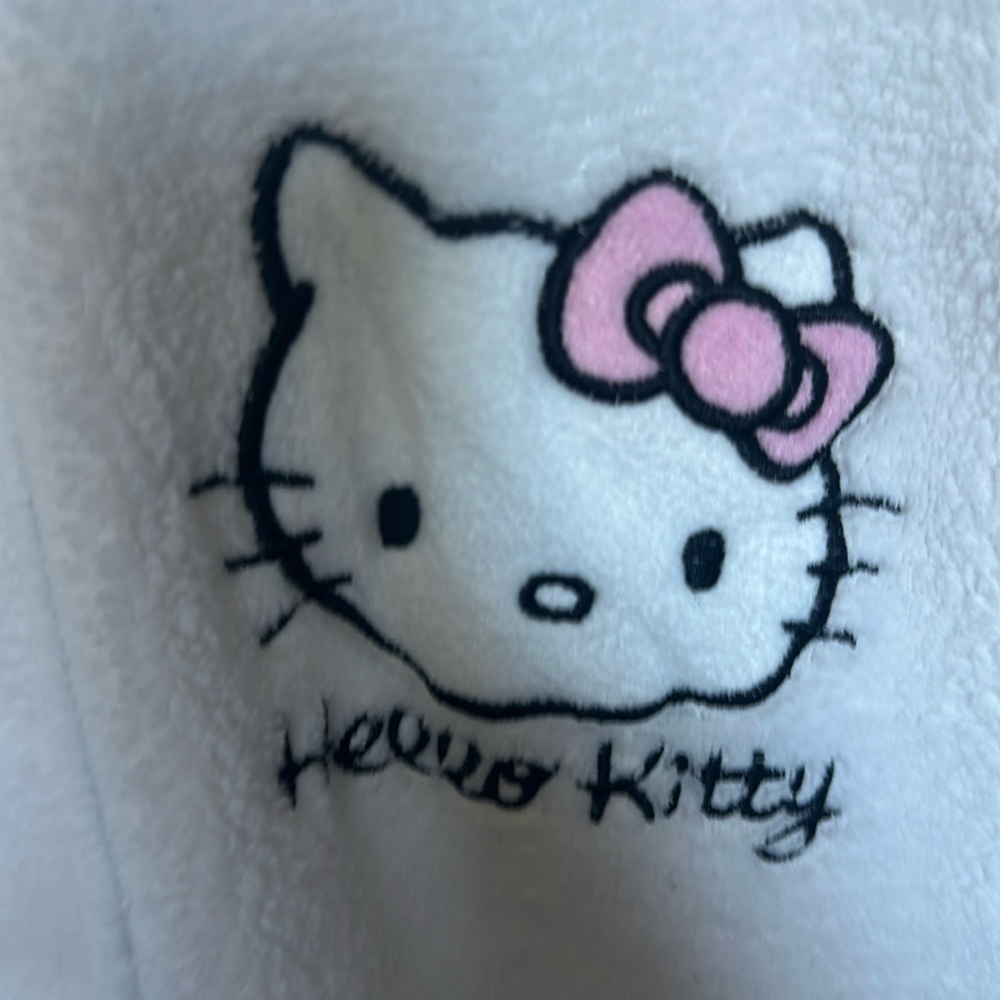 Hello kitty white robe